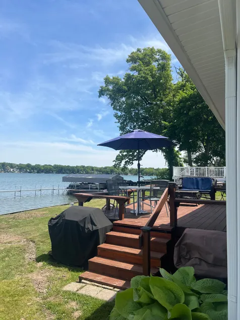 2-bedroom cottage, Pleasant Lake - Image 1