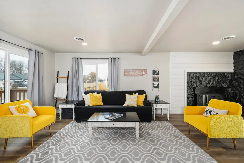 Ash St Retreat – Renovated Gem - Image 1