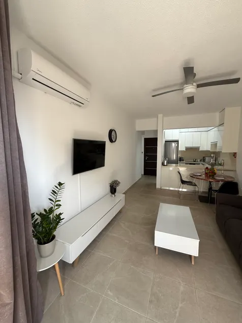 Seaview apartment with garden & pool - Image 1