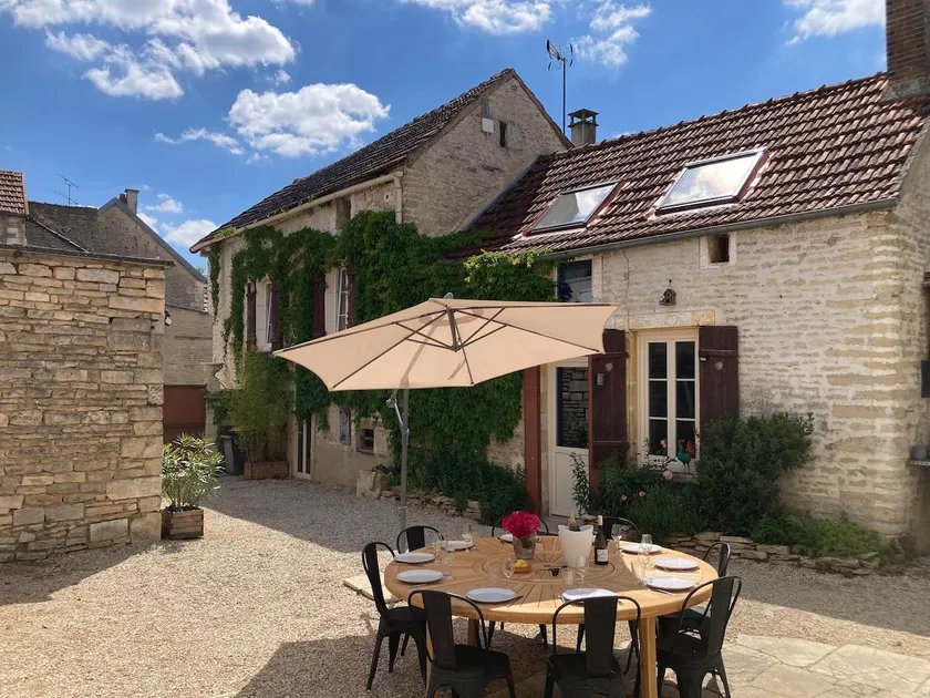 Country houses with garden - Image 1