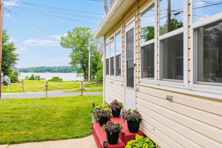 Stunning 2BR Cottage w/River views - Image 1