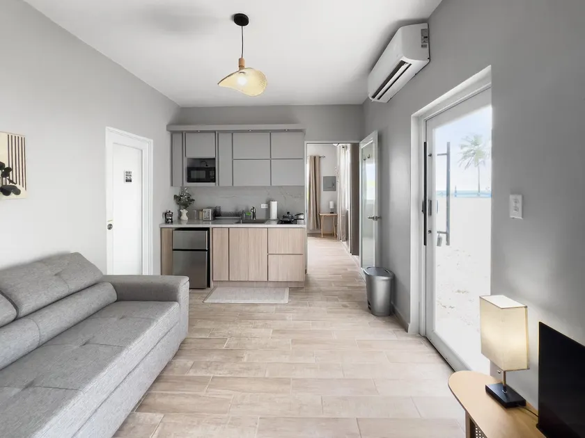 Casa La Cueva Apt 2 Boho Oceanfront House - Image 1