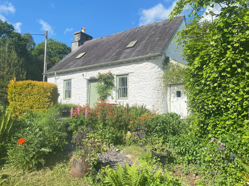 Traditional 18th Century Welsh Cottage - Image 1
