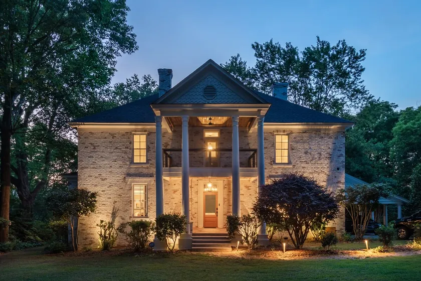 Historical Modern Luxury Home, 5 Bedrooms/8 Beds - Image 1