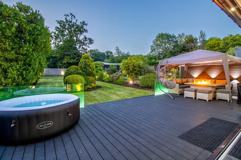 Luxury 4-Bedroom High-End Home, Includes Jacuzzi and Pool Table - Image 1