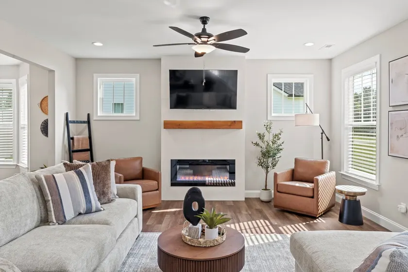 Stylish 4BR w/ Huge Fenced Yard in Greer - Image 1