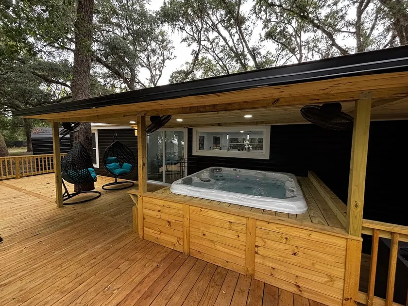 Exclusive Farmhouse Villa with Hot Tub Retreat - Image 1
