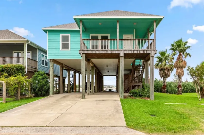 Bayfront Seabrook Retreat | Balcony Views Sleeps 6 - Image 1