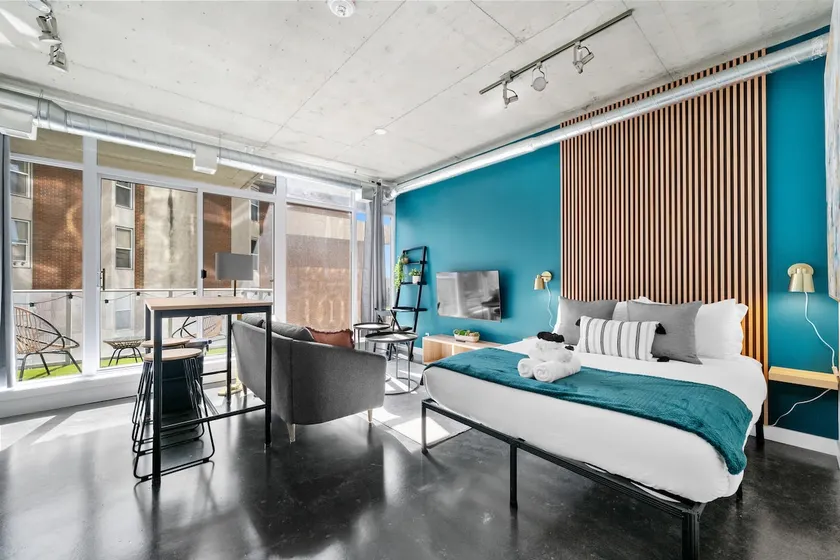 Heart Of YYC | Stunning Studio | AC - Image 1