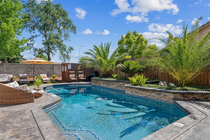 Spacious 4BR/2BA Roseville Oasis w/ Pool & Lounge - Image 1