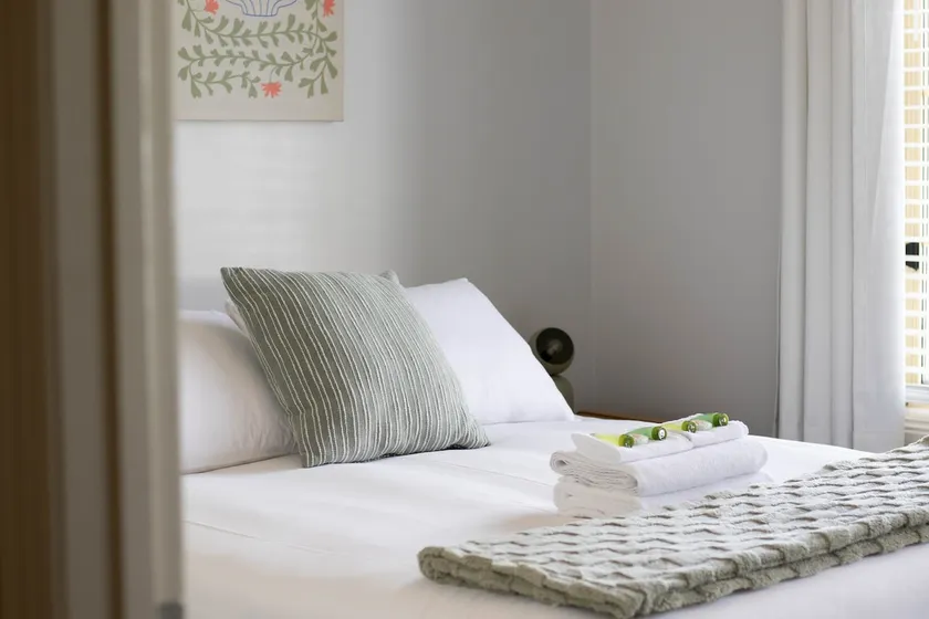 Cosmo Place - Pet Friendly with Private Yard - Image 1