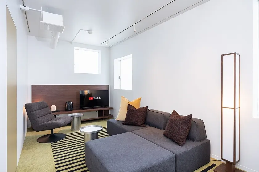 Japavista R4 / 6 min walk to Roppongi Station, 3 stops to Shinjuku (9 min), 16 min to Tokyo Station, [2F] 3LDK 93.8 m² - Image 1