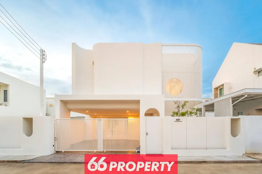 Modern 4 BR Home - Walk to Shopping and Supermarket - Image 1