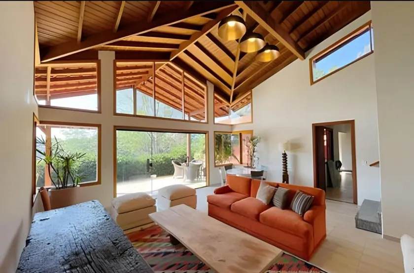 Spacious and comfortable home - Image 1