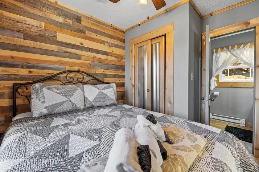 Walsh's Studio Cabin - Image 1