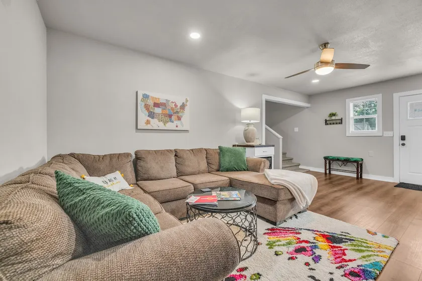 Tulsa Getaway w/Pergola-Grill-TV's in Every Room - Image 1