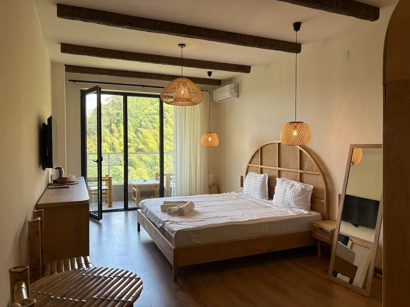 2BR Bamboo Seaside Apt w Pool - Image 1