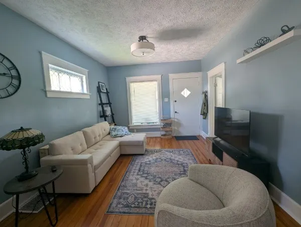 Comfy Cottage - Image 1
