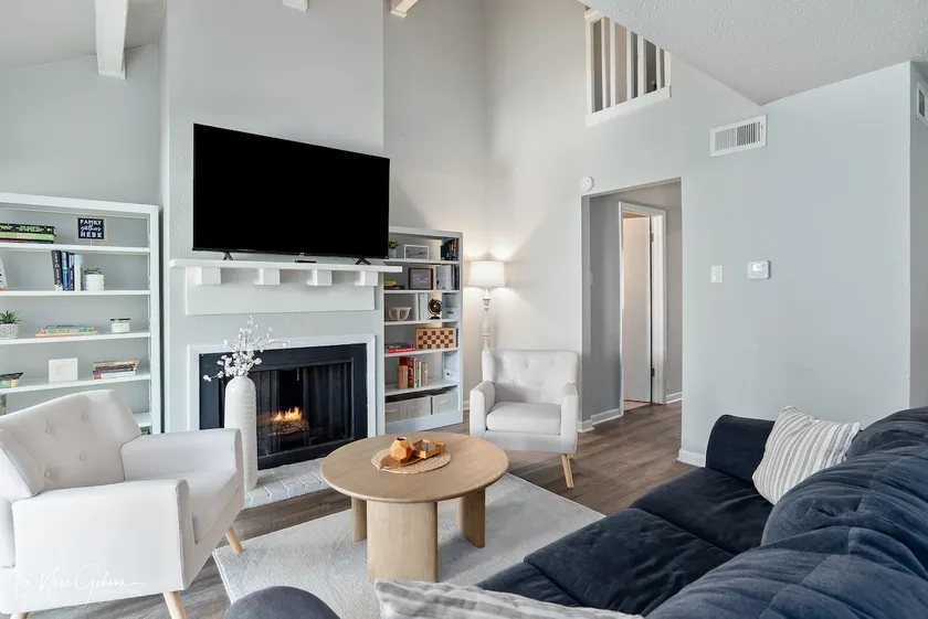 Modern and Cozy 2BR Townhome close to Downtown - Image 1