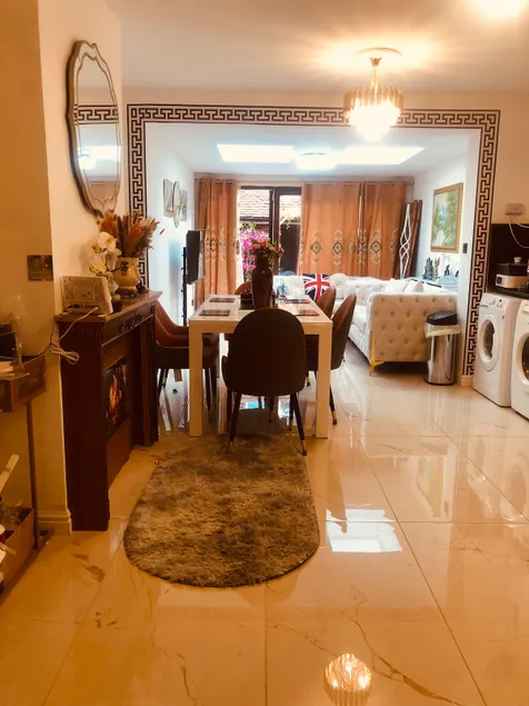 London 4 Bed House with Garden - Image 1