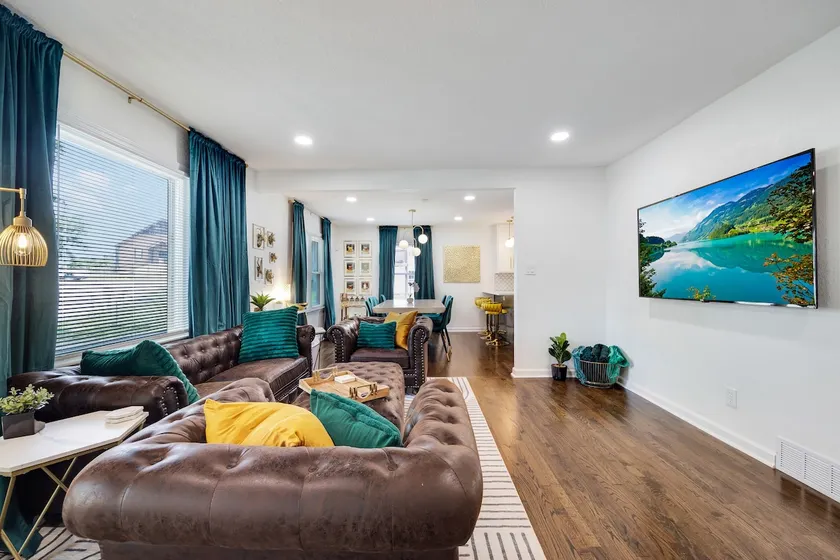Firstmarket-Opulent Downtown Getaway - Image 1