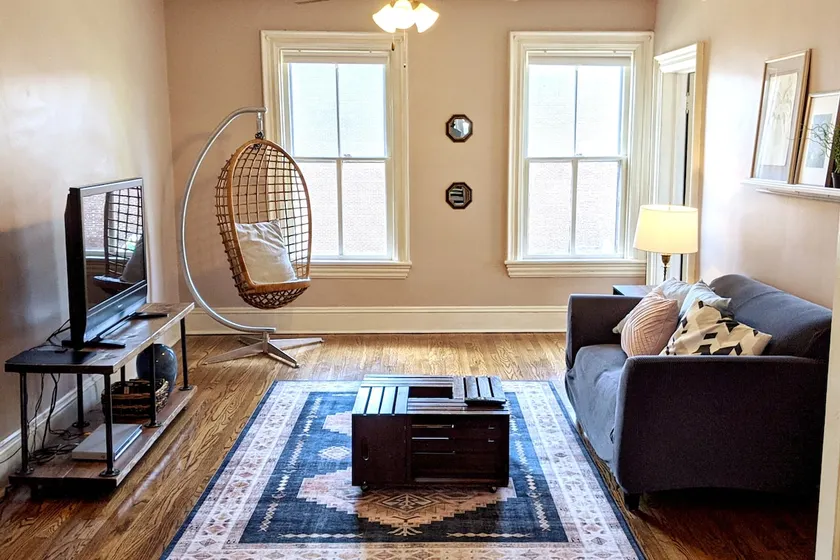 Charming Unique 2 Bdrm Apartment in Victorian Home - Image 1