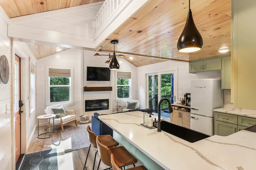 Designer Cabin near SNP w/ Coffee Bar & FirePit - Image 1