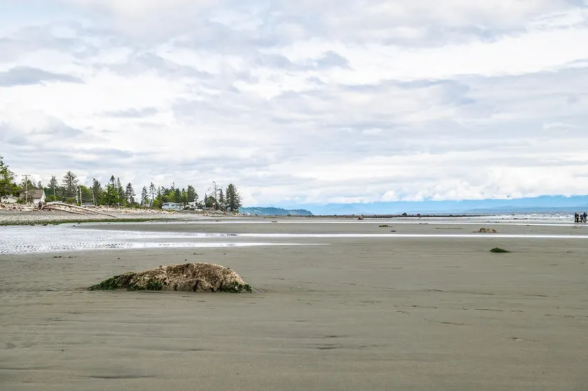 Beachfront 2 bed | Arcade, A+ Views, Lux King bed - Image 1