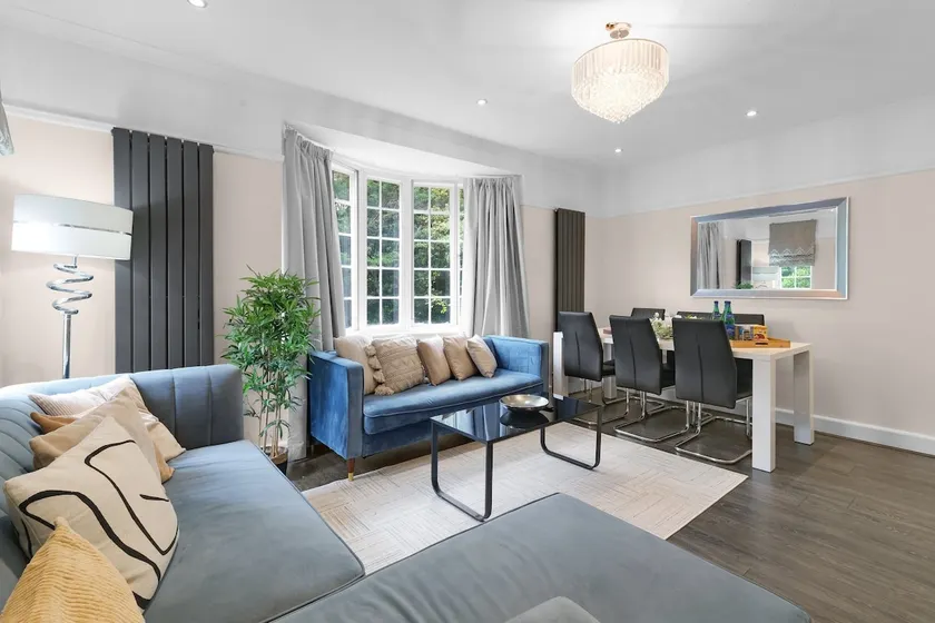 Elegant 5 Bedroom, 2 Bathroom Home at Marlow Hill - Image 1