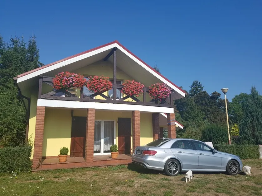 House by the lake, Insko - Image 1