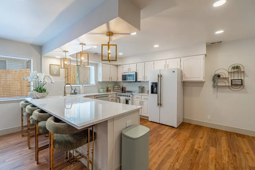 The Deco Retreat - UNR - Pet Friendly - Image 1