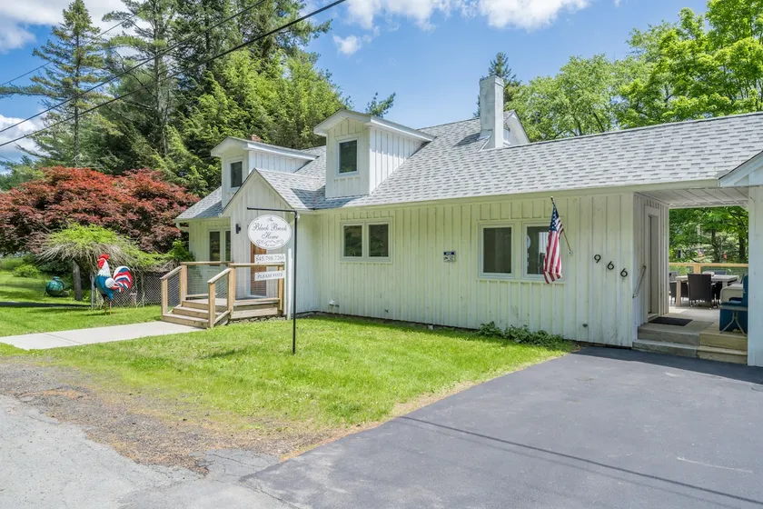 Luxury Retreat w/ Hot Tub - near Bethel Woods! - Image 1