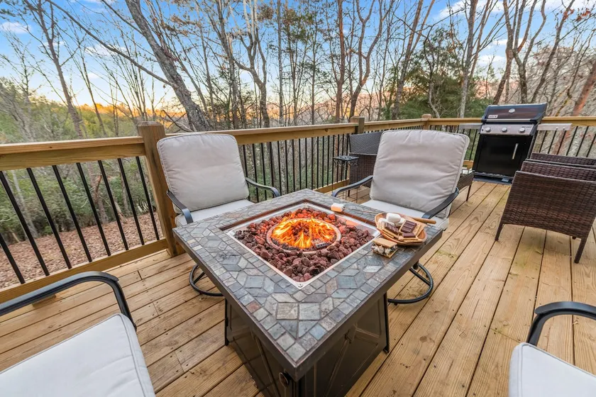 Golf, hot tub, pets, arcade, mountain, relaxation! - Image 1