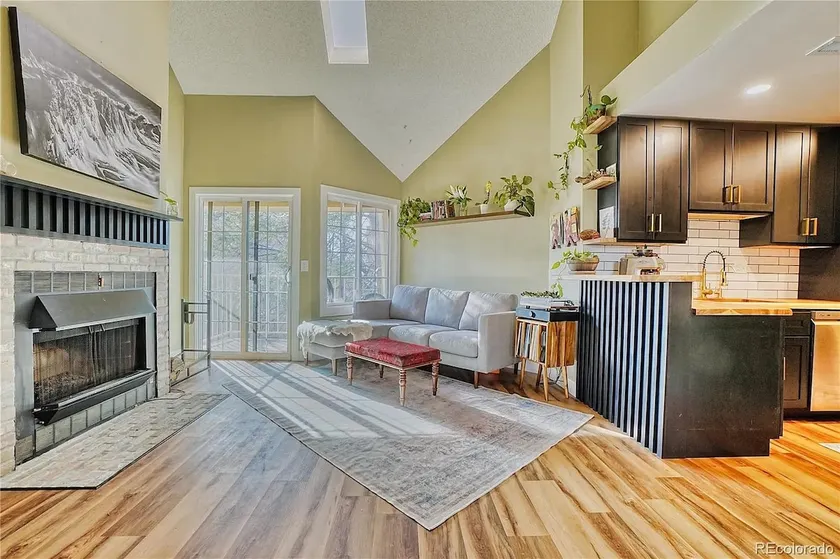 Newly Renovated Top Floor Condo - Image 1