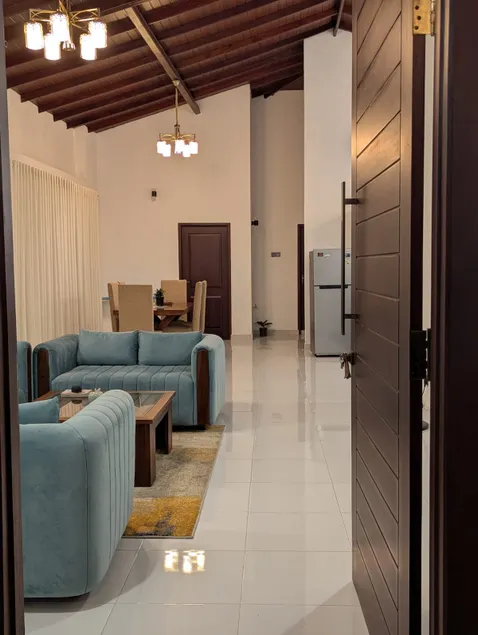 Cozy Airport Transit Villa - Image 1