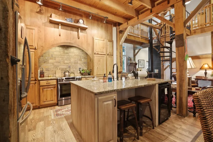 Experience a barn that isn't for horses anymore! - Image 1