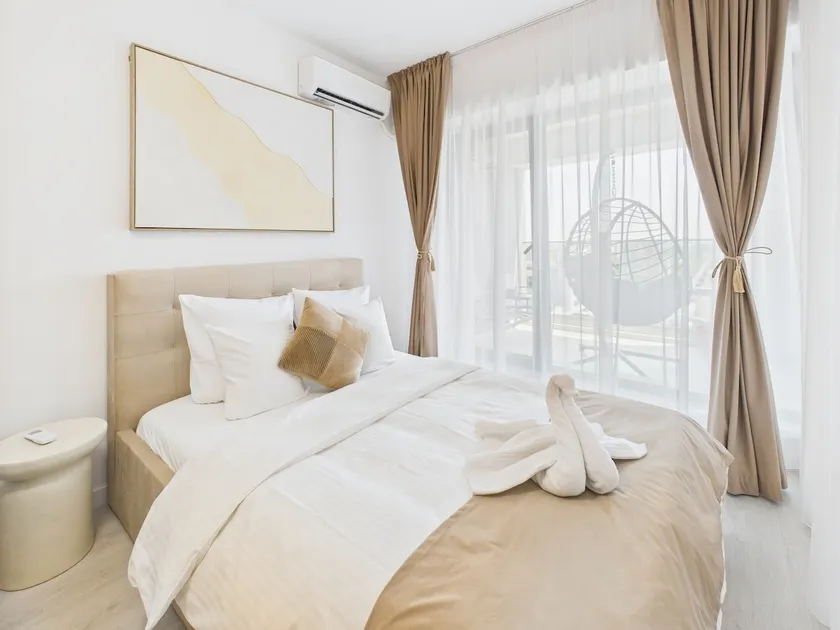 Spacious Studio with balcony - Image 1