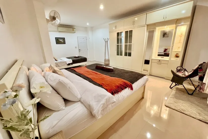 Intro townhome korat - Image 1