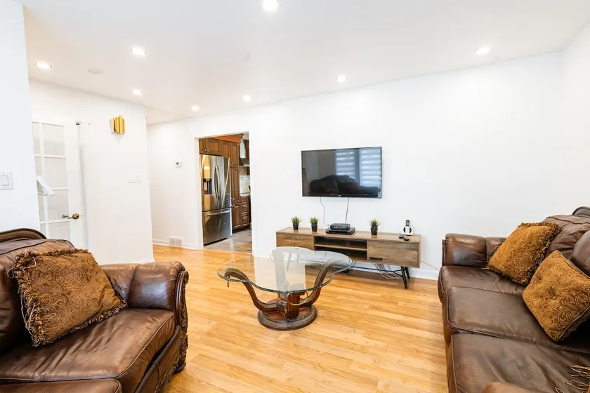 Fully equipped house in Repentigny - Image 1