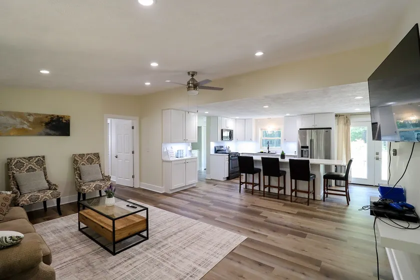 4BR Ranch, 10 Acres Fast WiFi near Trails & Rivers - Image 1