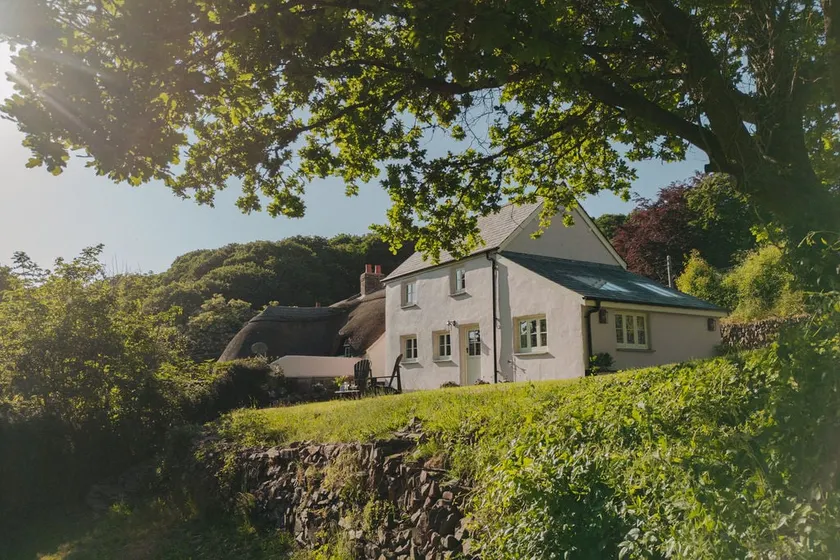 An Olde English Cottage ~ Private Gated Grounds - Image 1