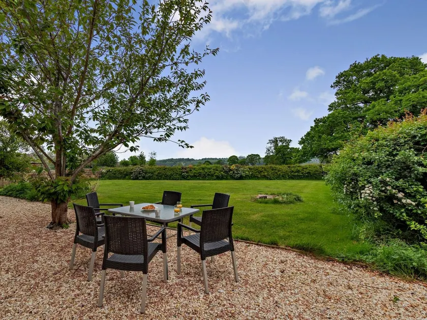 Cowslip Cottage The Cud Life-Farmstay countryside - Image 1