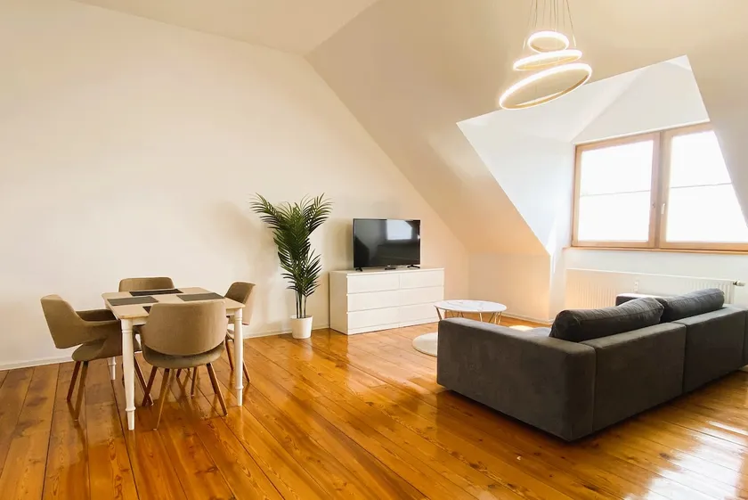 Top location – quiet & central! - Image 1