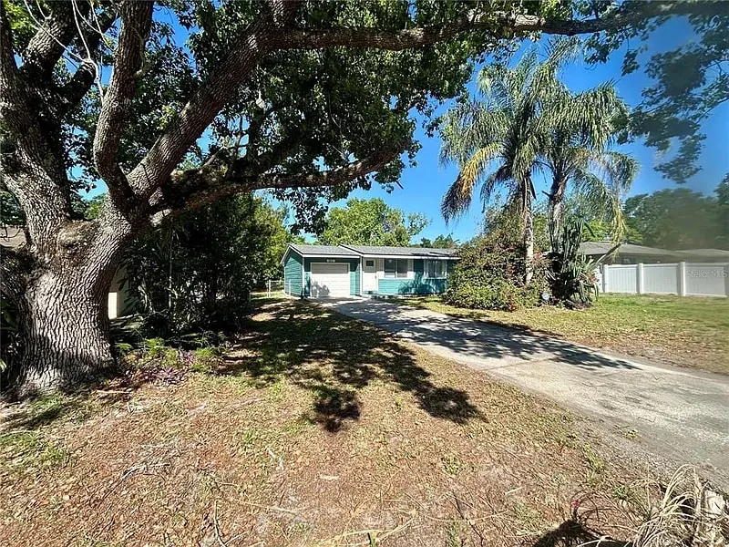 Quiet 3BR Retreat – 5 Mins to Downtown! - Image 1