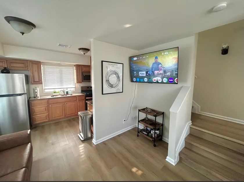 3 bed+Q pullout couch 2-floors condo - Image 1