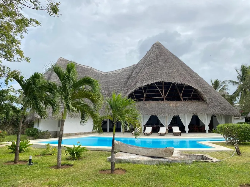 Private Villa With Pool - 5 BR close to the Beach - Image 1