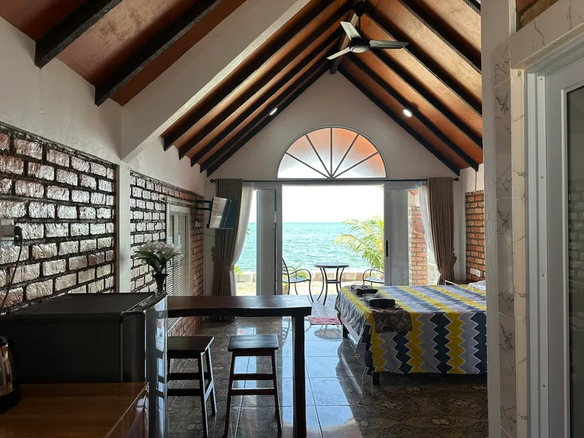 Private Villa on the water - Image 1