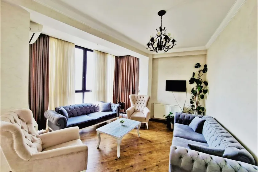 3BR/2BA Central APT on Saburtal 4 rooms - Image 1
