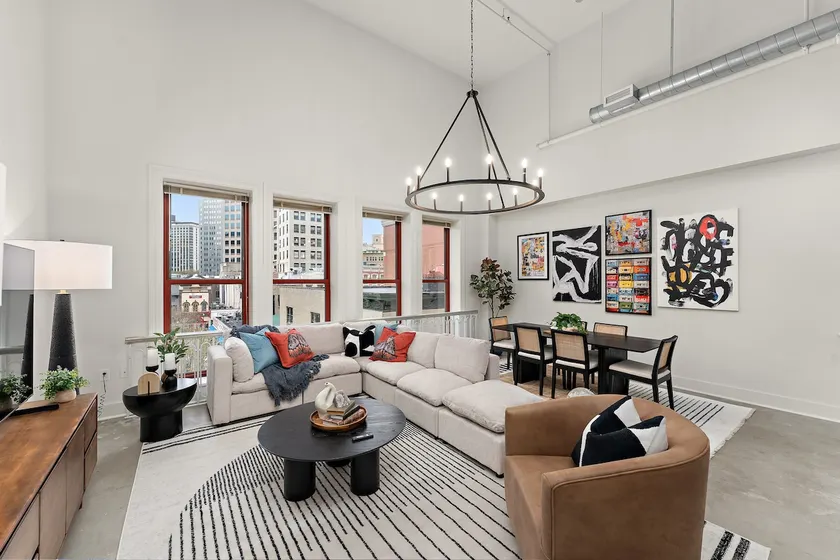 Designer Loft Penthouse in the Heart of Downtown - Image 1