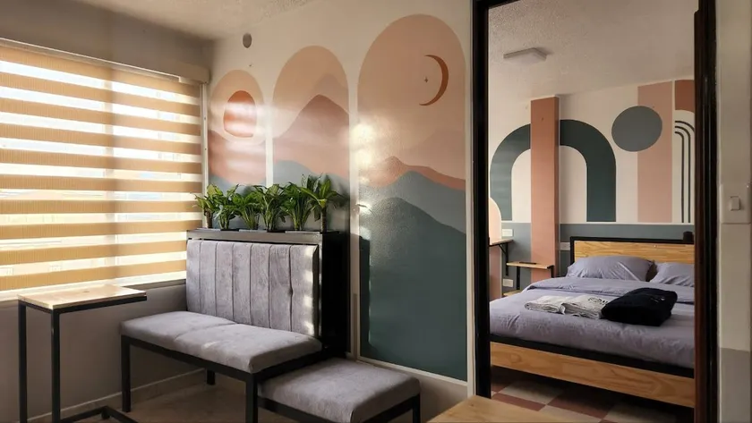 Group Accommodation 10 min from Airport - Image 1